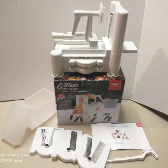 Paderno World Cuisine 6-Blade Vegetable Spiralizer. - Picture 1 of 11